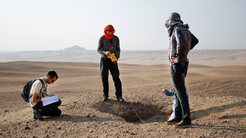Equip de l'IEPOA en una intervenció anterior a Saqqara. Foto cedida: UAB-IEPOA