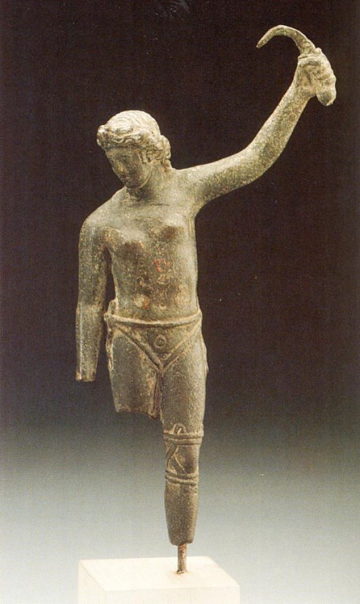 Victorious female gladiator brandishing a sica. Hamburg Museum by ARMAE is licensed under a Creative Commons Reconocimiento 4.0 Internacional License.Puede hallar permisos más allá de los concedidos con esta licencia en This work is in the public domain